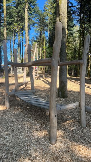 Niederseilklettergarten und Barfusspfad