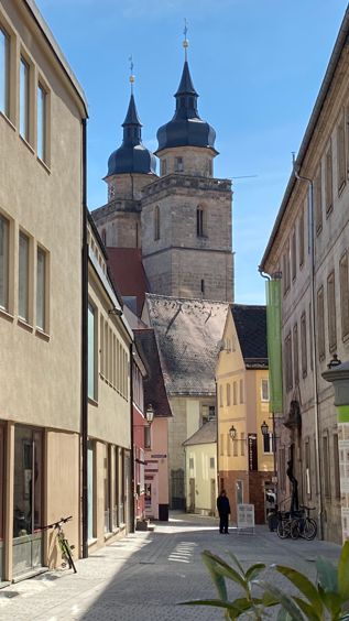 Blick zur Stadtkirche Heilig Dreifaltigkeit