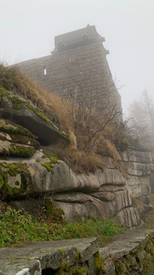 Burgruine-Epprechtstein im Nebel