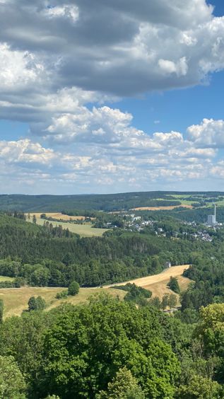 Aufgang zur Bergkirche St. Marien zu den 14 Nothelfern auf dem Basaltkegel Parkstein