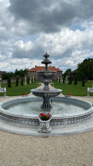 Springbrunnen vor dem Schloss