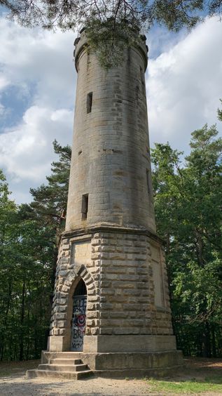 Siegesturm Bayreuth auf dem Gipfel Hohe Wart