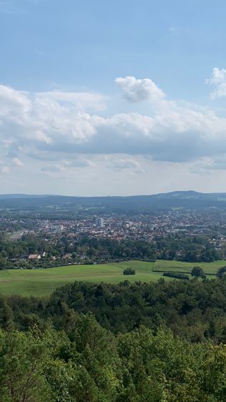 Siegesturm Bayreuth oberhalb des Festspielhauses
