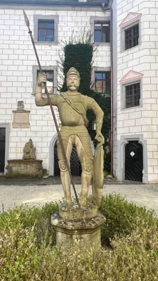 Sandsteinfigur Der Fraenkische Ritter