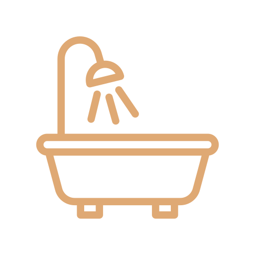 Badezimmer mit Dusche und Badewanne